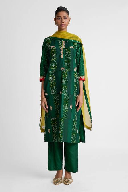 Shop_Naina Jain_Green Silk Embroidery, Zari Round Neck Zardozi Kurta Set _Online_at_Aza_Fashions