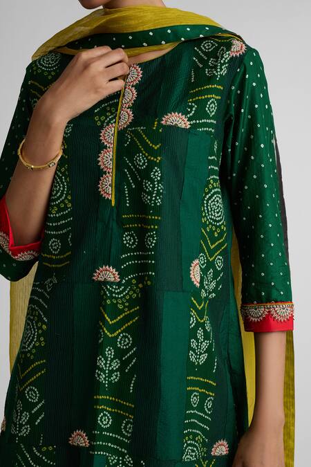 Naina Jain_Green Silk Embroidery, Zari Round Neck Zardozi Kurta Set _at_Aza_Fashions