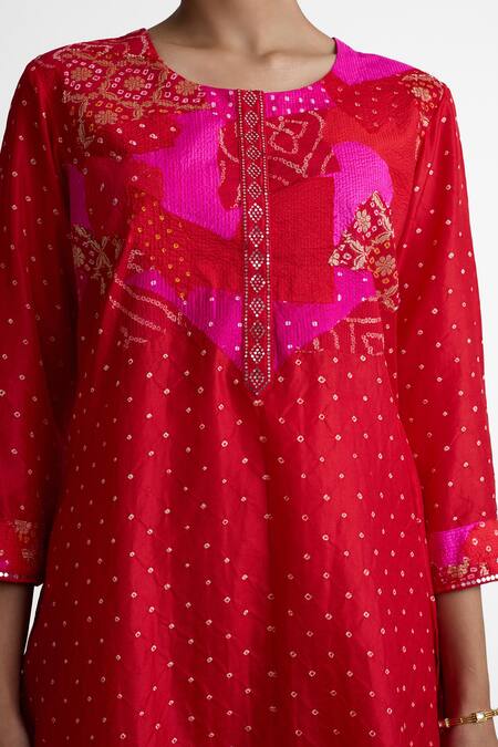 Buy_Naina Jain_Red Silk Mirrors, Embroidery Round Neck Bandhani Kurta Set _Online_at_Aza_Fashions