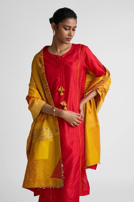 Naina Jain_Red Silk Tassels Round Neck Solid Kurta And Pant Set With Patchwork Dupatta _Online_at_Aza_Fashions