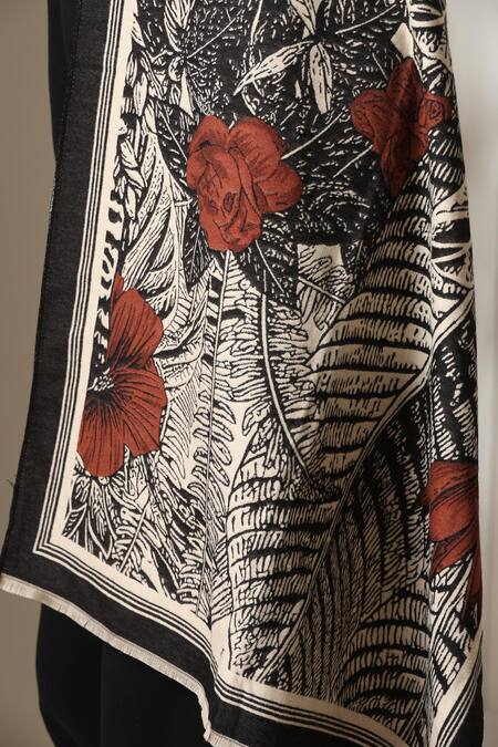 Buy_Dusala_Black Botanical Print Stole _Online_at_Aza_Fashions