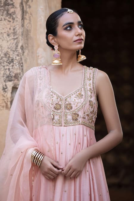Amoree by Shikha Chaudhry_Peach Chanderi Silk Embroidery, Sequins, Beads, Zari V-neck Anarkali Set _Online_at_Aza_Fashions