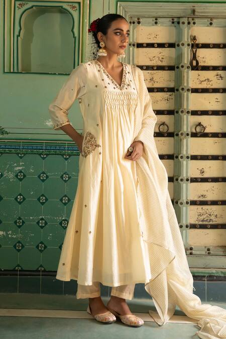Buy_Amoree by Shikha Chaudhry_Off White Chanderi Silk Embroidery, Metallic Thread, Beads Split Kurta Set _Online_at_Aza_Fashions