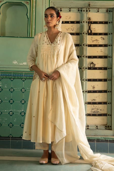 Shop_Amoree by Shikha Chaudhry_Off White Chanderi Silk Embroidery, Metallic Thread, Beads Split Kurta Set _Online_at_Aza_Fashions