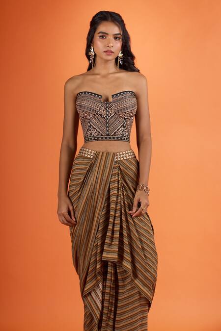 Tarun Tahiliani Black Embroidery Sweetheart Neck Corset Online at Aza Fashions Tarun Tahiliani_Black Embroidery Sweetheart Neck Corset _Online_at_Aza_Fashions