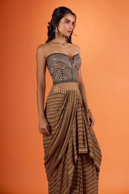 Buy Tarun Tahiliani Black Embroidery Sweetheart Neck Corset Online at Aza Fashions Buy_Tarun Tahiliani_Black Embroidery Sweetheart Neck Corset _Online_at_Aza_Fashions