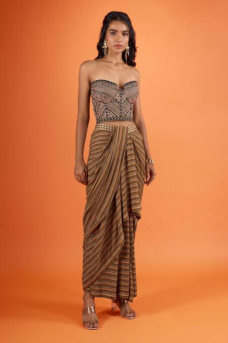 Shop Tarun Tahiliani Black Embroidery Sweetheart Neck Corset Online at Aza Fashions Shop_Tarun Tahiliani_Black Embroidery Sweetheart Neck Corset _Online_at_Aza_Fashions