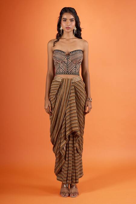 Tarun Tahiliani Black Embroidery Sweetheart Neck Corset at Aza Fashions Tarun Tahiliani_Black Embroidery Sweetheart Neck Corset _at_Aza_Fashions