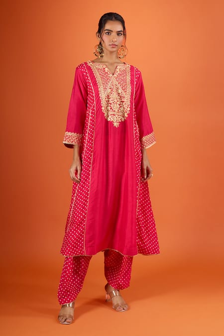 Sheetal Batra_Pink Embroidery V-neck Kurta And Salwar Set _Online_at_Aza_Fashions