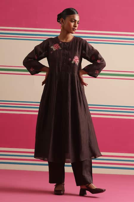 Beige Floral Applique Pleated Yoke Kurta & Pant Set 