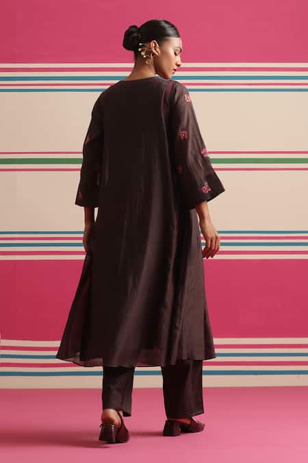 Beige Floral Applique Pleated Yoke Kurta & Pant Set 