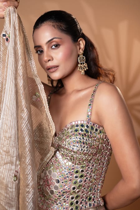 Buy_Jiya by Veer Design Studio_Gold Tissue Mirrors, Sequins, Zari Sweetheart Neck Metallic Work Lehenga Set 