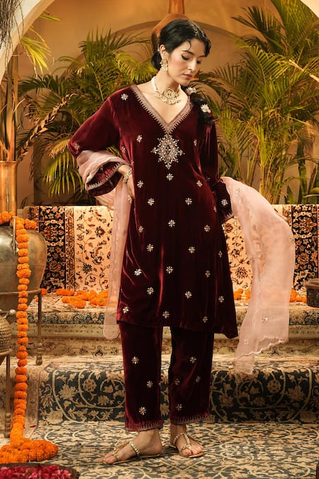 Surabhi Arya Velvet Embellished Butti Kurta Set 