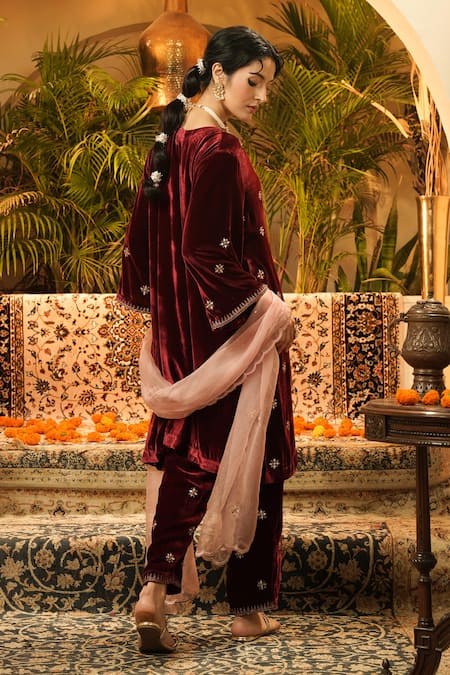 Surabhi Arya Velvet Embellished Butti Kurta Set 