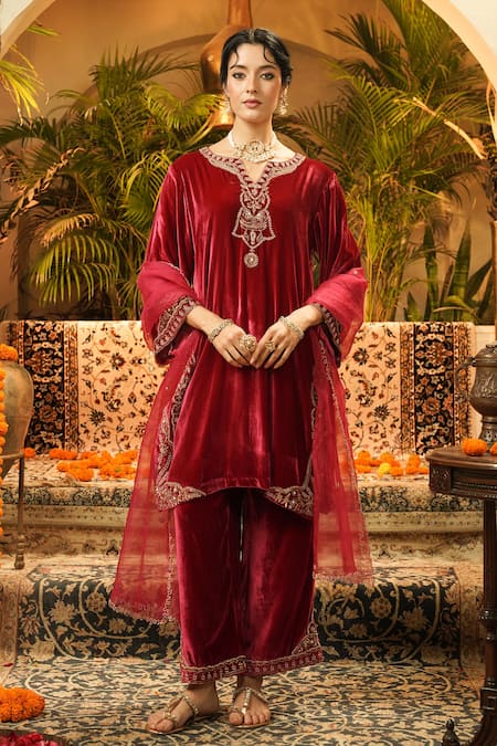 Surabhi Arya Velvet Hand Embroidered Kurta Set  