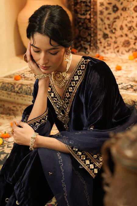 Buy_Surabhi Arya_Navy Velvet, Organza Mirrors, Zari, Embroidery V-neck Work Kurta Set _Online_at_Aza_Fashions