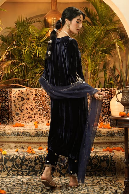 Surabhi Arya Velvet Mirror Work Kurta Set 