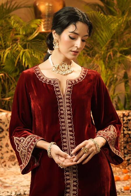 Shop_Surabhi Arya_Maroon Velvet Zari, Embroidery Split V-neck And Thread Kurta Set _Online_at_Aza_Fashions