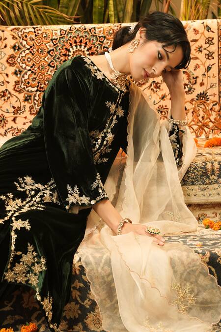 Buy_Surabhi Arya_Green Velvet, Organza Embroidery, Applique Round Neck Kurta Set _Online_at_Aza_Fashions