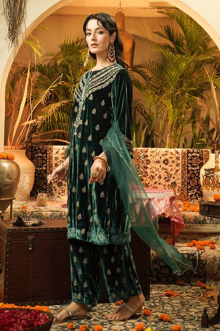 Buy_Surabhi Arya_Green Velvet, Organza Zari, Embroidery Round Neck, Split Zardozi Kurta Set 