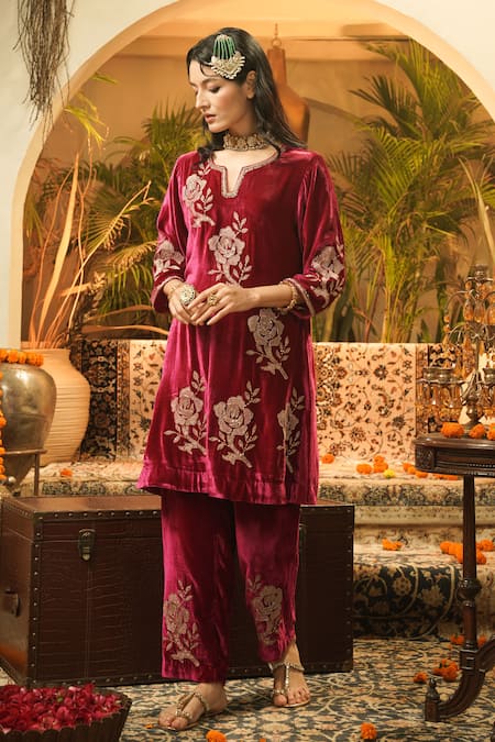 Surabhi Arya_Pink Velvet, Organza Embroidery Notched Neck Floral Kurta Set _at_Aza_Fashions