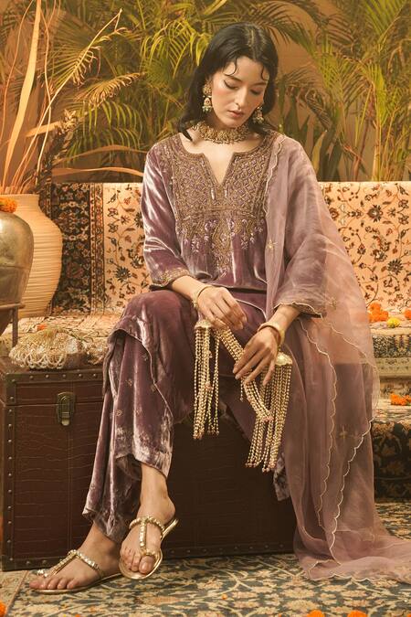 Surabhi Arya_Purple Velvet, Organza Embroidery Split V-neck Hand Kurta Set _Online_at_Aza_Fashions