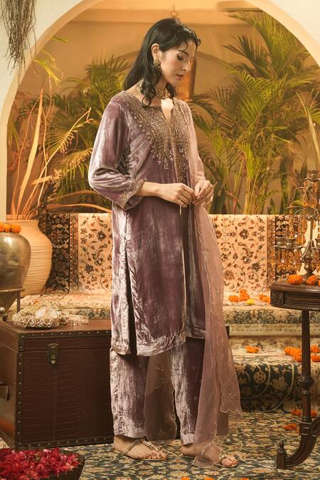 Surabhi Arya_Purple Velvet, Organza Embroidery Split V-neck Hand Kurta Set _at_Aza_Fashions