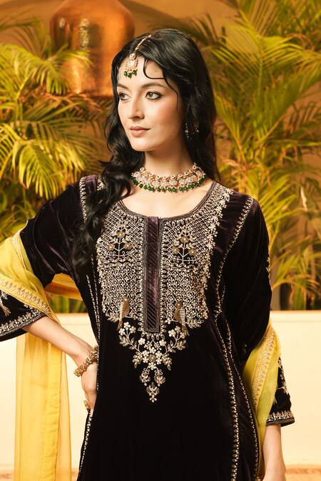 Surabhi Arya_Purple Velvet, Organza Embroidery, Metallic Thread Round Neck Kurta Set _at_Aza_Fashions