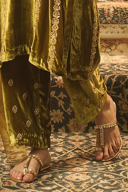 Surabhi Arya_Olive Green Velvet Embroidery, Sequins V-neck Gold Thread Kurta Set _Online_at_Aza_Fashions
