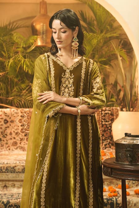 Buy_Surabhi Arya_Olive Green Velvet Embroidery, Sequins V-neck Gold Thread Kurta Set _Online_at_Aza_Fashions