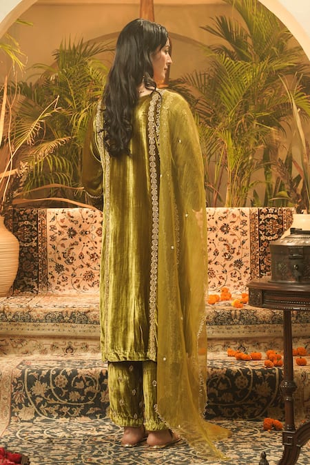 Surabhi Arya Velvet Gold Thread Embroidered Kurta Set 