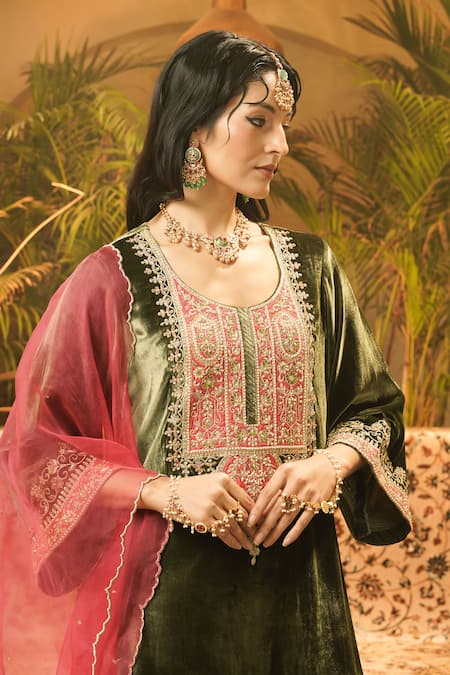 Surabhi Arya_Olive Green Velvet, Organza Embroidery, Zari Round Neck And Thread Kurta Set _at_Aza_Fashions