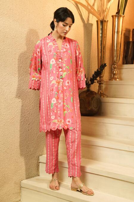 Surabhi Arya_Pink Crepe Tassels V-neck, Mandarin Floral And Striped Multi-panel Kurta Set _at_Aza_Fashions