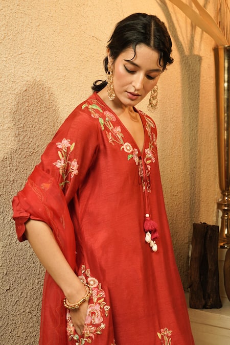 Surabhi Arya_Maroon Bemberg, Silk, Organza Embroidery, Tassels, Sequins Floral Kurta Set _at_Aza_Fashions