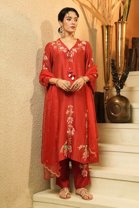 Buy_Surabhi Arya_Maroon Bemberg, Silk, Organza Embroidery, Tassels, Sequins Floral Kurta Set 