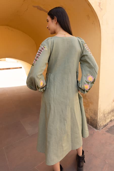 ASRUMO Floral Hand Embroidered Midi Dress 