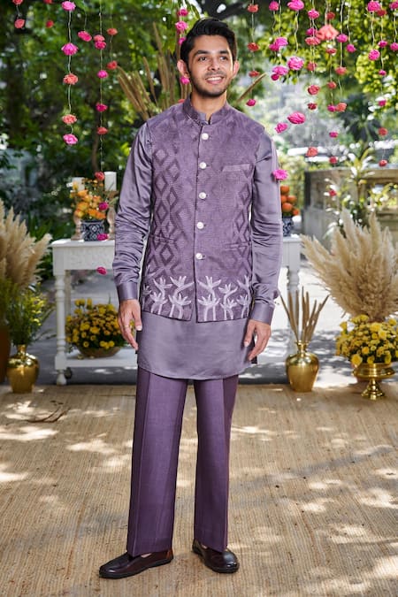 Philocaly Vanya Geometric Embroidered Bundi 