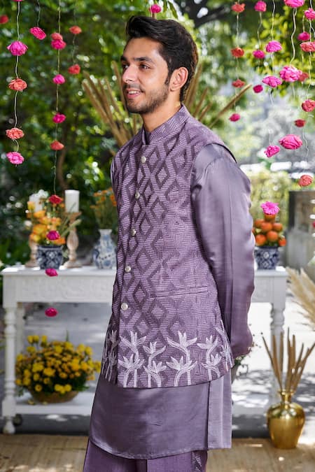 Philocaly Vanya Geometric Embroidered Bundi 