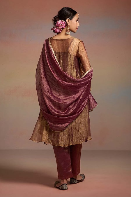 Dressfolk Raahini Neckline Embroidered Kurta Set 