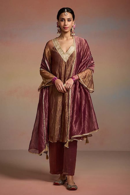 Dressfolk Raahini Neckline Embroidered Kurta Set 