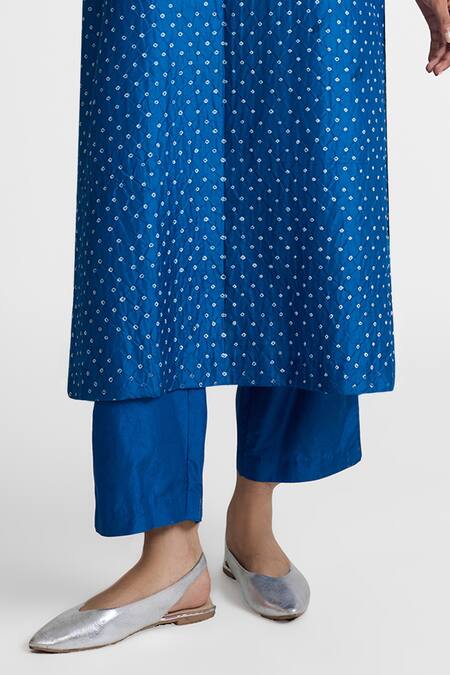 Naina Jain_Navy Silk Embroidery, Mirrors Round Neck Printed And Kurta Set _Online_at_Aza_Fashions