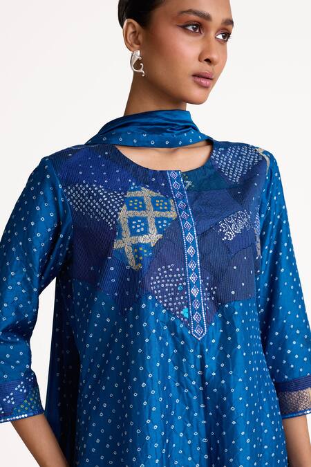 Naina Jain_Navy Silk Embroidery, Mirrors Round Neck Printed And Kurta Set _at_Aza_Fashions