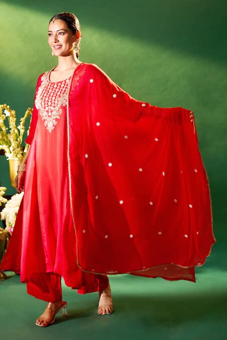 Samyukta Singhania Embroidered Kurta Set 