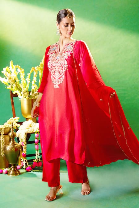 Buy_Samyukta Singhania_Red Silk, Shantoon, Chiffon Embroidery Split V-neck Kurta Pant Set 