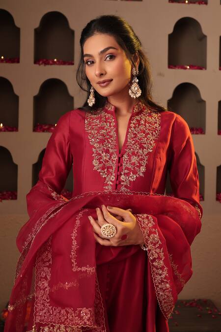 Buy_House Of Karmah_Maroon Chanderi, Organza Embroidery, Zari Split V-neck Kumkum Kurta Set 