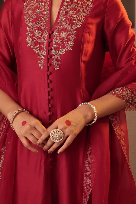 Shop_House Of Karmah_Maroon Chanderi, Organza Embroidery, Zari Split V-neck Kumkum Kurta Set 
