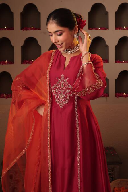 House Of Karmah_Maroon Chanderi, Organza Embroidery, Zari V-neck Ruh E Gul Kurta Set _Online_at_Aza_Fashions
