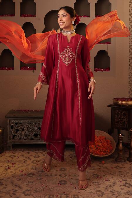 Buy_House Of Karmah_Maroon Chanderi, Organza Embroidery, Zari V-neck Ruh E Gul Kurta Set _Online_at_Aza_Fashions