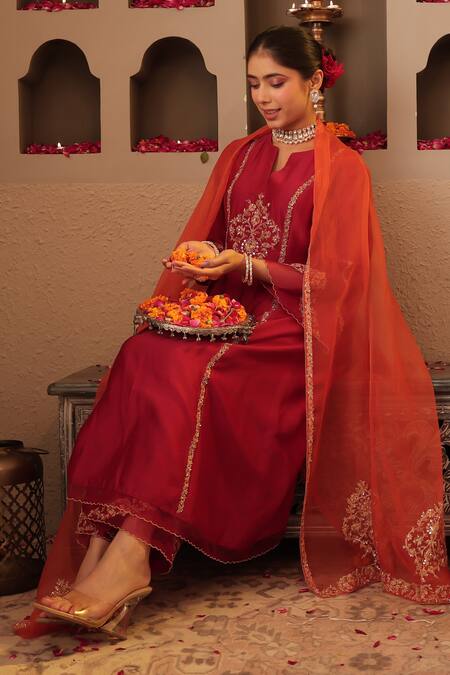 Buy_House Of Karmah_Maroon Chanderi, Organza Embroidery, Zari V-neck Ruh E Gul Kurta Set 