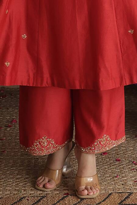 House Of Karmah_Red Chanderi, Organza Embroidery, Sequins Round Neck Phoolwari Kurta Set _Online_at_Aza_Fashions